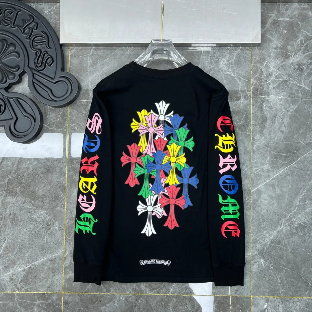 P160 Chrome Hearts long T series is available at the counter simultaneously. Chrome’s classic colorful phantom cross letter flower arm length T. Imported environmentally friendly glue printing and dyeing. Specially customized original 1:1 high weight comfortable fabric. 🌈Recommended colors: black white 🌈Cardage: S, M, L, XL